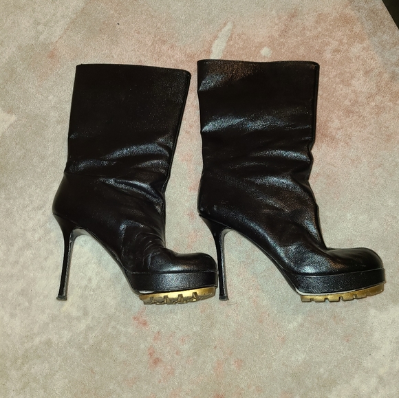 Yves Saint Laurent boots - Picture 2 of 6